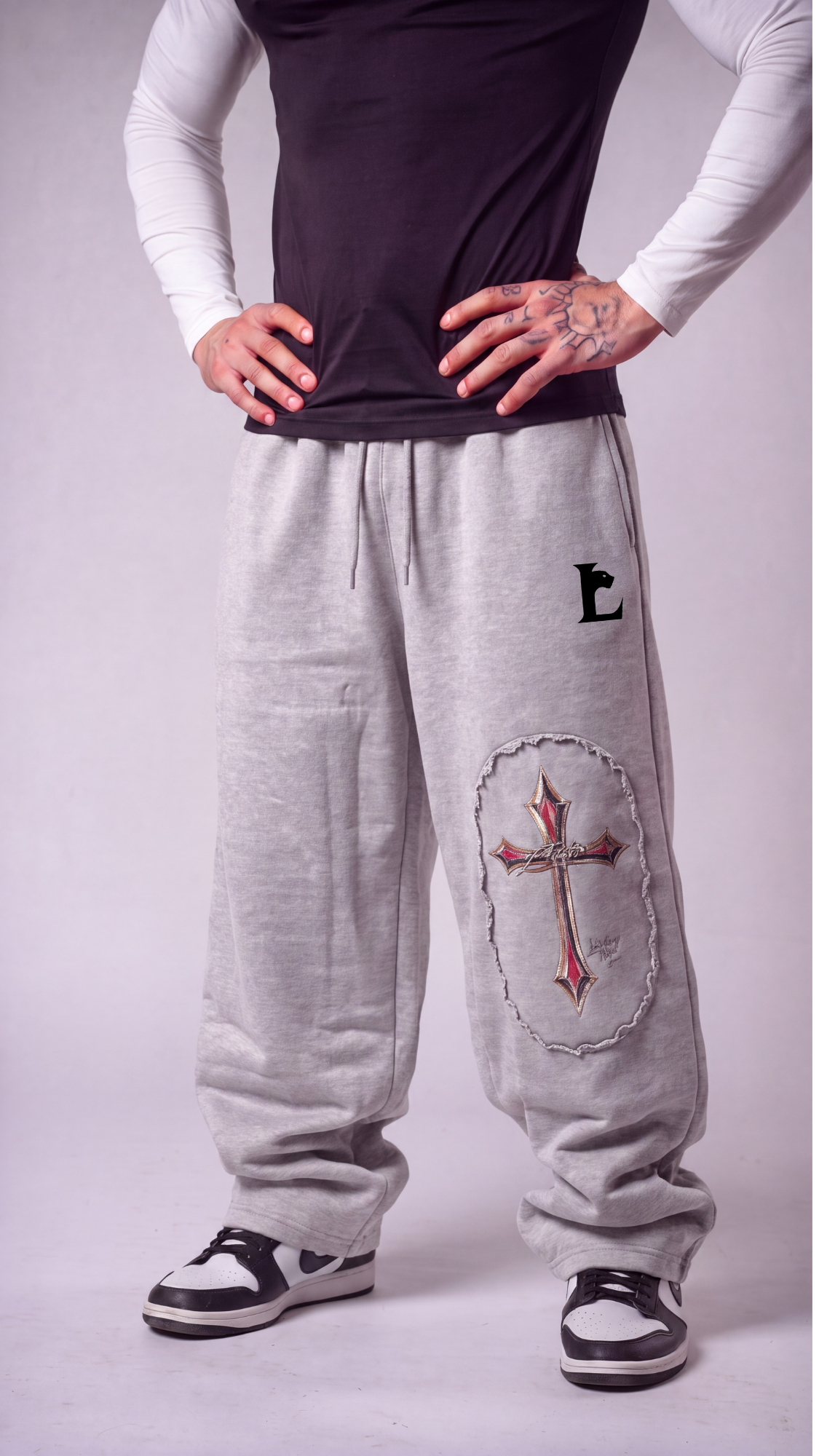 Vintage Cross Patch Baggy Sweatpants – Grey