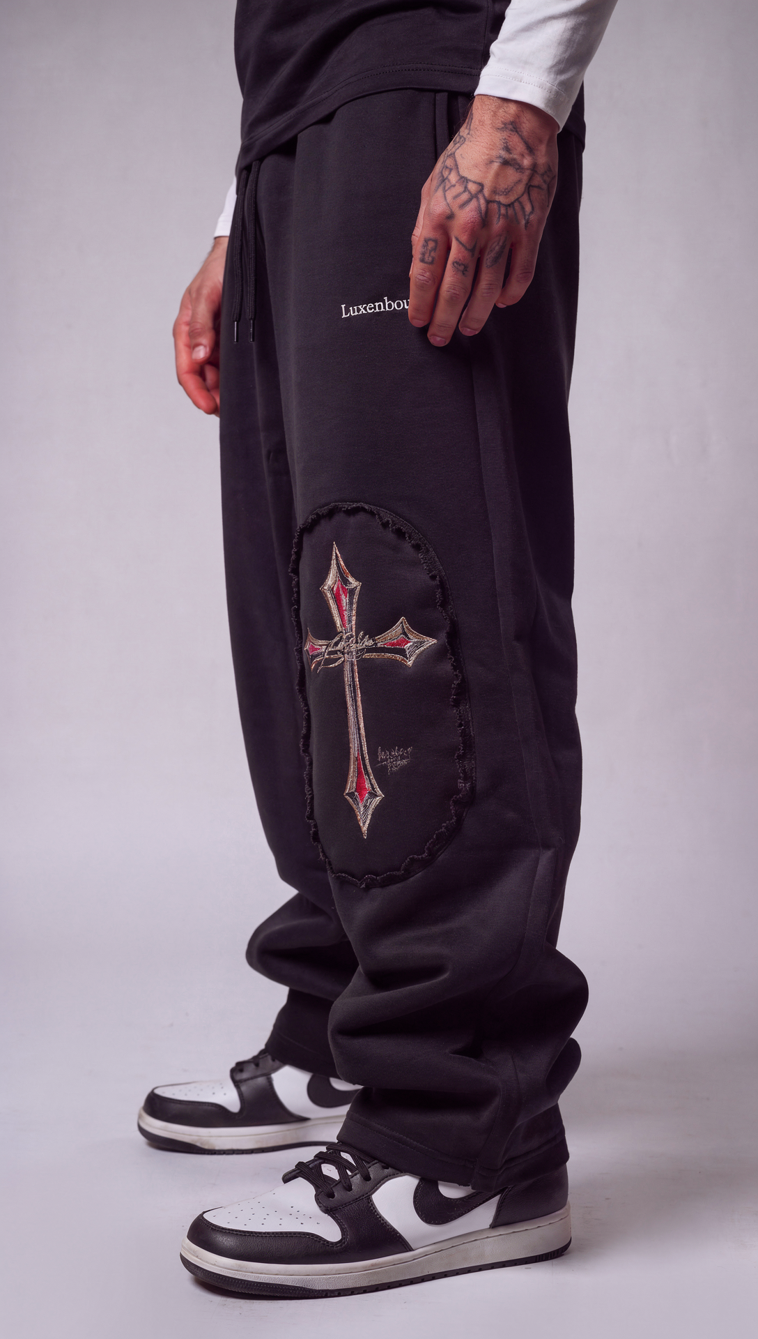 Vintage Cross Patch Baggy Sweatpants – Grey