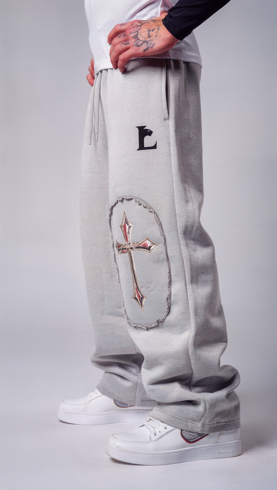 Vintage Cross Patch Baggy Sweatpants – Grey